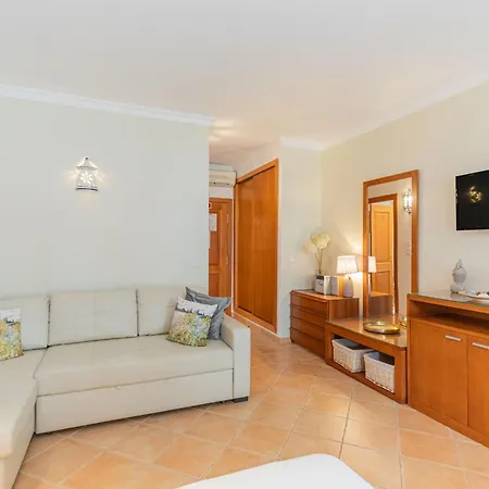 Quinta Velha Oasis, Pool Apartament *